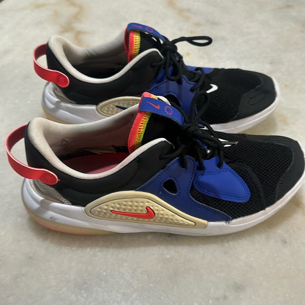 Nike Joyride CC
Black Deep Royal Blue